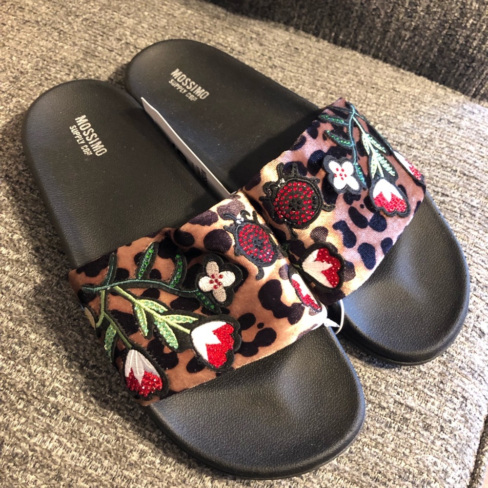 NWT Cheetah Mossino Slides sz 9